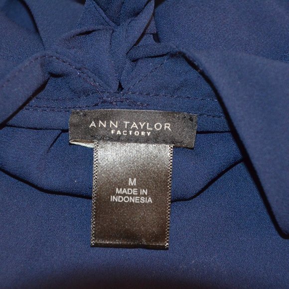 Ann Taylor Factory Flowy V-Back with Tie Navy Top Blouse Chiffon Womens Size M - Picture 5 of 6
